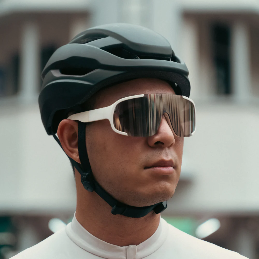 Lumos Ultra Fly | The Lumos Ultra Fly is the perfect balance between smart lighting and performance, coming in at under 250g for when you’re going on your weekend rides and only 280g with a Firefly attached for when you need to be seen on the road